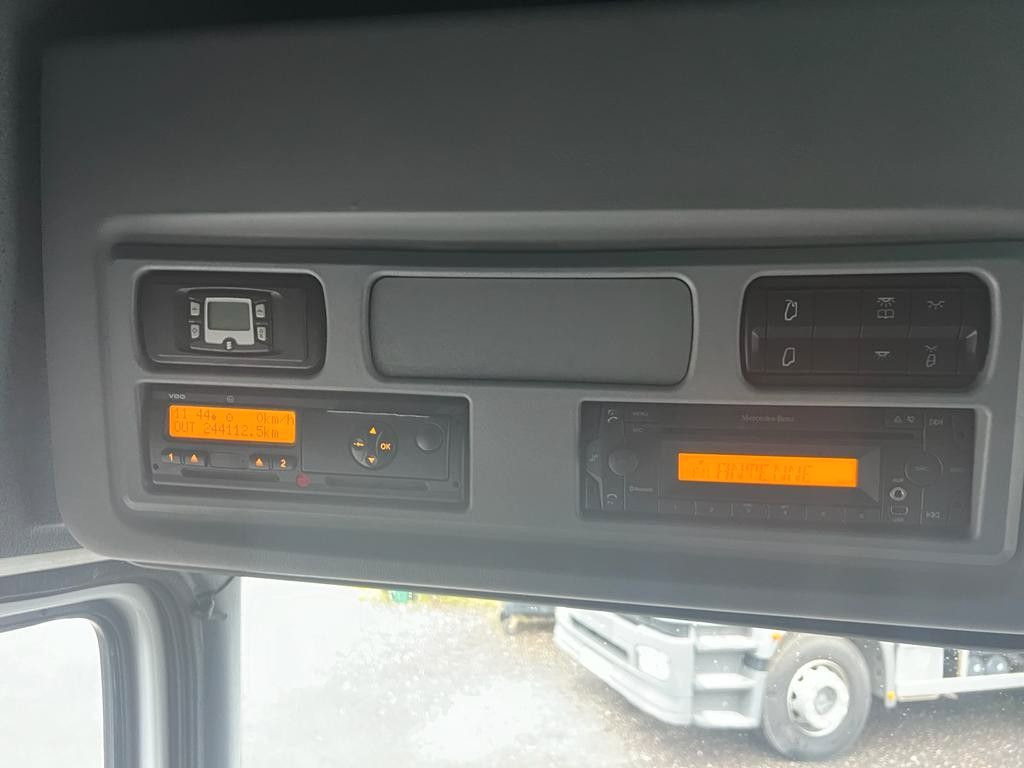 Mercedes-Benz 1324 4X2 Koffer Plane 6 to. Hebebühne Mercedes-Benz 1324 4X2 Koffer Plane 6 to. Hebebühne - Камион фургон: снимка 4 Mercedes-Benz 1324 4X2 Koffer Plane 6 to. Hebebühne Mercedes-Benz 1324 4X2 Koffer Plane 6 to. Hebebühne - Камион фургон: снимка 4