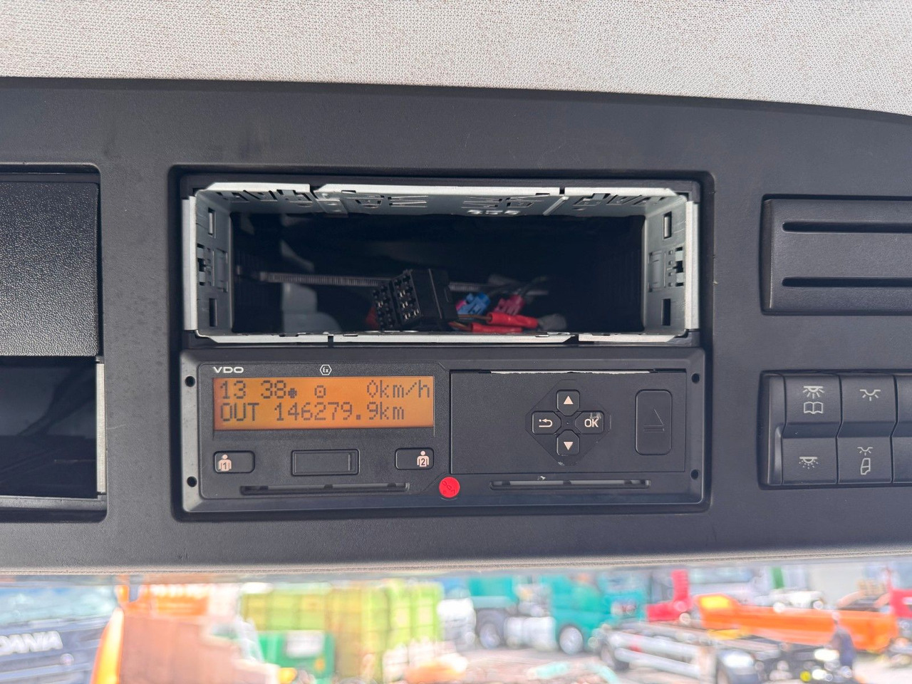 Mercedes-Benz 1833 4X2 Multilift Abroller Top Zustand - Мултилифт с кука камион: снимка 3 Mercedes-Benz 1833 4X2 Multilift Abroller Top Zustand - Мултилифт с кука камион: снимка 3