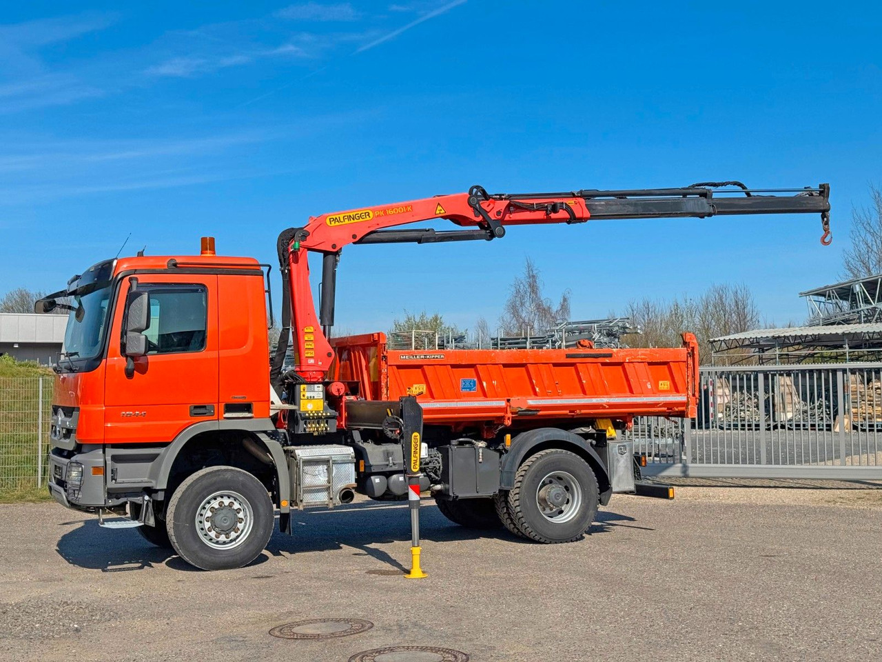 Mercedes-Benz 1844 4x4 Meiller 3S Bordmatik Palfinger PK16001K - Самосвал камион: снимка 1 Mercedes-Benz 1844 4x4 Meiller 3S Bordmatik Palfinger PK16001K - Самосвал камион: снимка 1