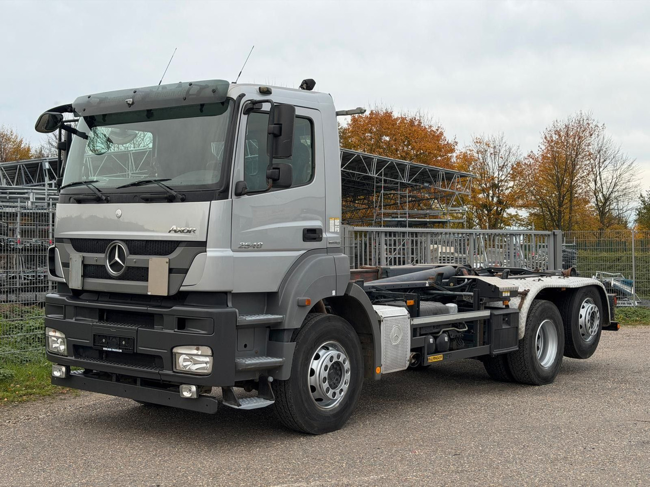 Mercedes-Benz 2540 L 6x2 Palfinger T20 mit hydr. Containerverr - Мултилифт с кука камион: снимка 1 Mercedes-Benz 2540 L 6x2 Palfinger T20 mit hydr. Containerverr - Мултилифт с кука камион: снимка 1
