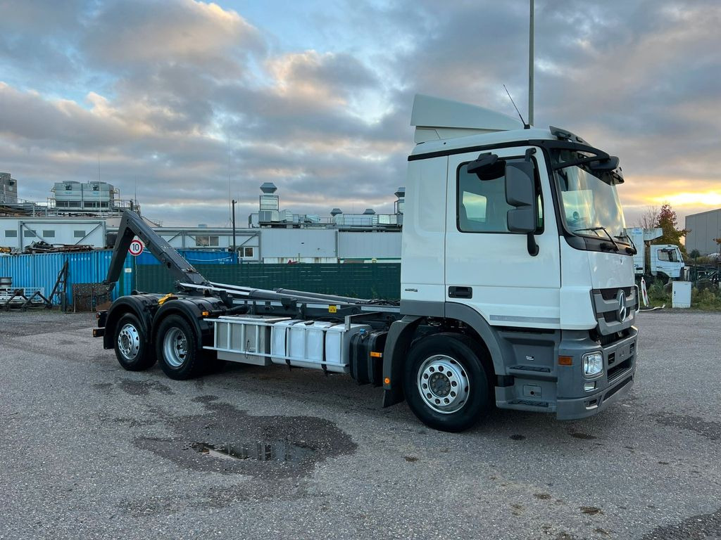 Mercedes-Benz 2541 6X2 Meiller Funk Zustand wie 200 tkm Mercedes-Benz 2541 6X2 Meiller RK 20.65 Funk | Top Zustand! - Мултилифт с кука камион: снимка 3 Mercedes-Benz 2541 6X2 Meiller Funk Zustand wie 200 tkm Mercedes-Benz 2541 6X2 Meiller RK 20.65 Funk | Top Zustand! - Мултилифт с кука камион: снимка 3