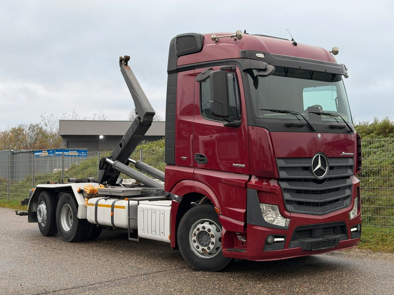 Mercedes-Benz 2558 6x2 Meiller RK 20.65 | Retarder | Klima - Мултилифт с кука камион: снимка 1 Mercedes-Benz 2558 6x2 Meiller RK 20.65 | Retarder | Klima - Мултилифт с кука камион: снимка 1
