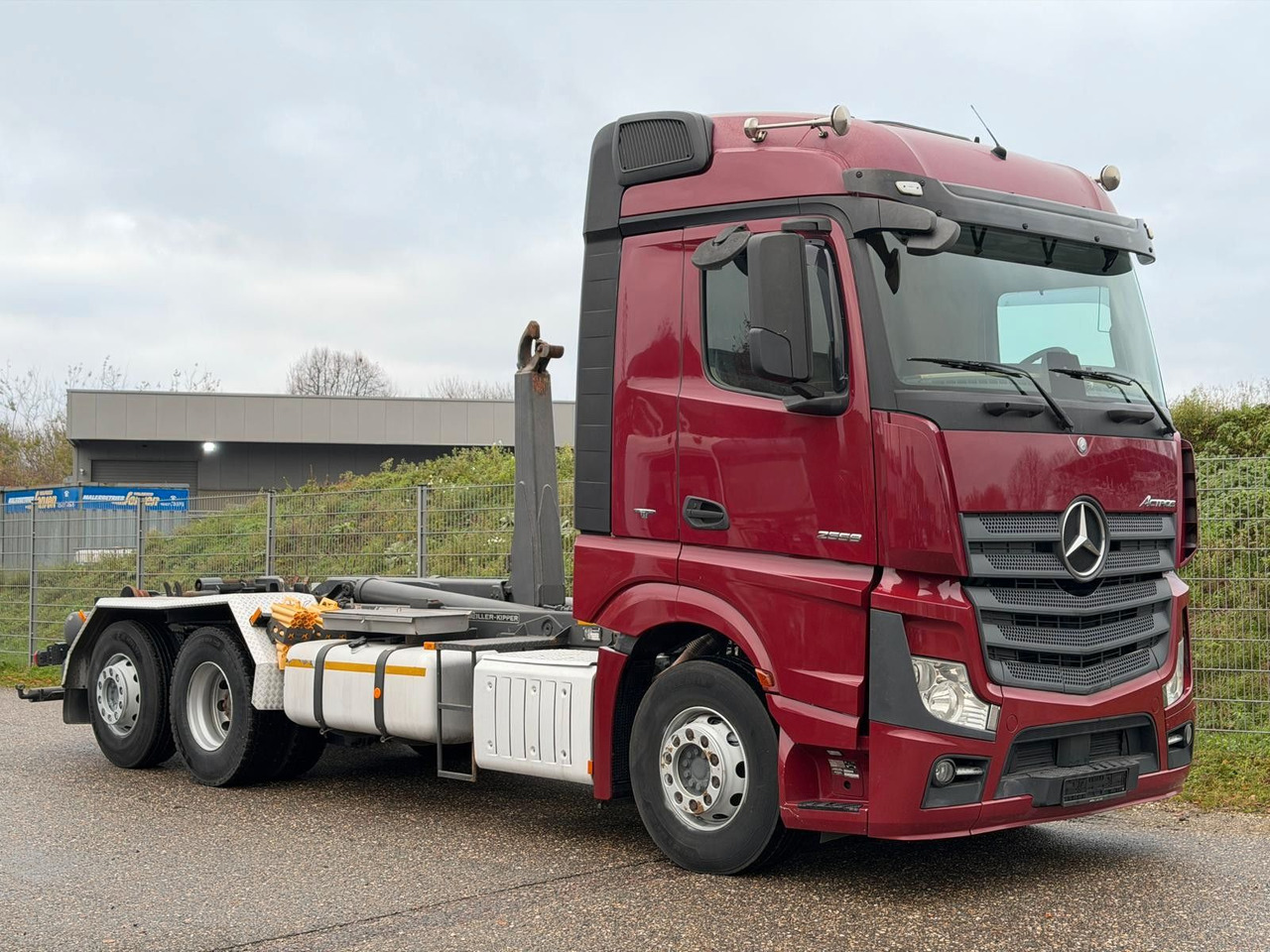 Mercedes-Benz 2558 6x2 Meiller RK 20.65 | Retarder | Klima - Мултилифт с кука камион: снимка 3 Mercedes-Benz 2558 6x2 Meiller RK 20.65 | Retarder | Klima - Мултилифт с кука камион: снимка 3