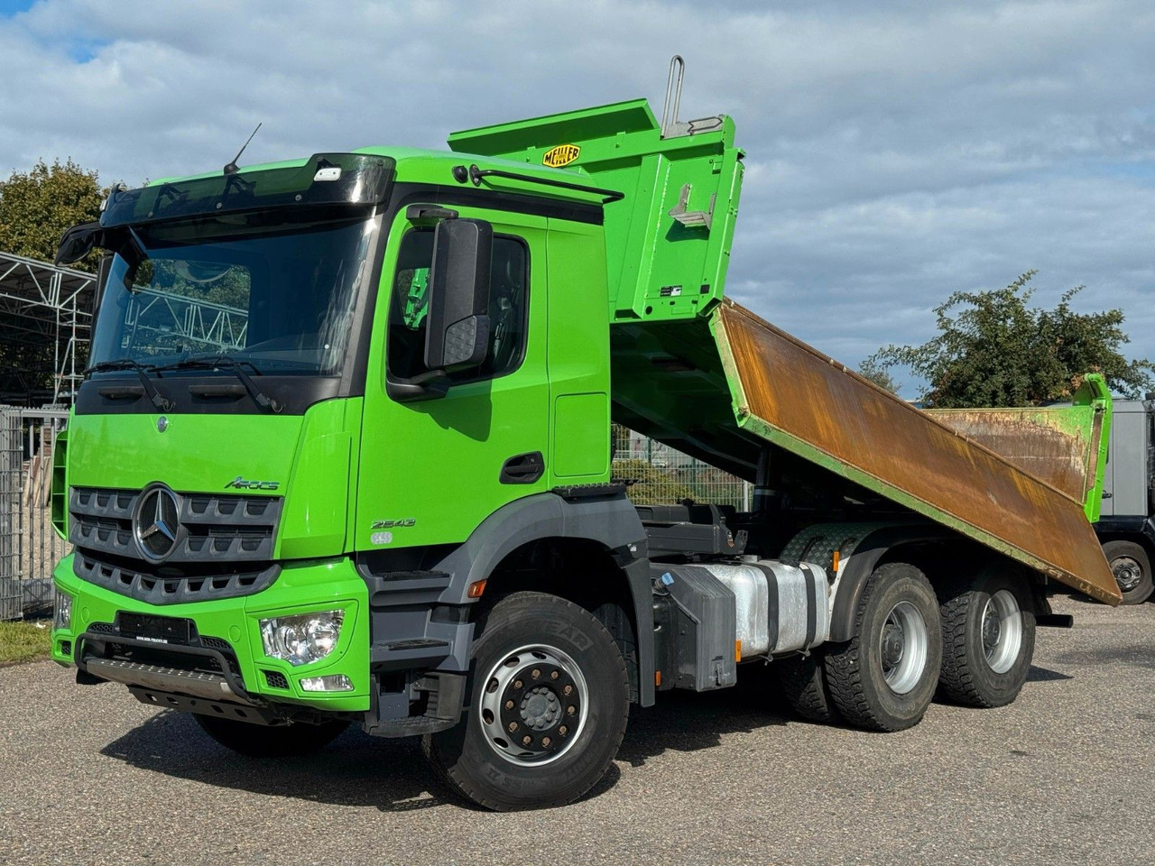 Mercedes-Benz 2643 6X4 Meiller 3 S. Bordmatik Top Zustand - Самосвал камион: снимка 1 Mercedes-Benz 2643 6X4 Meiller 3 S. Bordmatik Top Zustand - Самосвал камион: снимка 1
