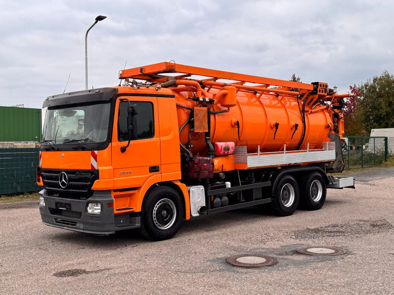Mercedes-Benz 2646 6X4 Hellmers Saug Druck Spülwagen Retarder - Каналопочистваща машина: снимка 1 Mercedes-Benz 2646 6X4 Hellmers Saug Druck Spülwagen Retarder - Каналопочистваща машина: снимка 1