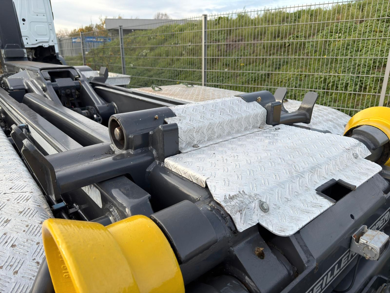 Mercedes-Benz 3748 8x4 Meiller RK30.65 | Funk | hydr.Container - Мултилифт с кука камион: снимка 5 Mercedes-Benz 3748 8x4 Meiller RK30.65 | Funk | hydr.Container - Мултилифт с кука камион: снимка 5