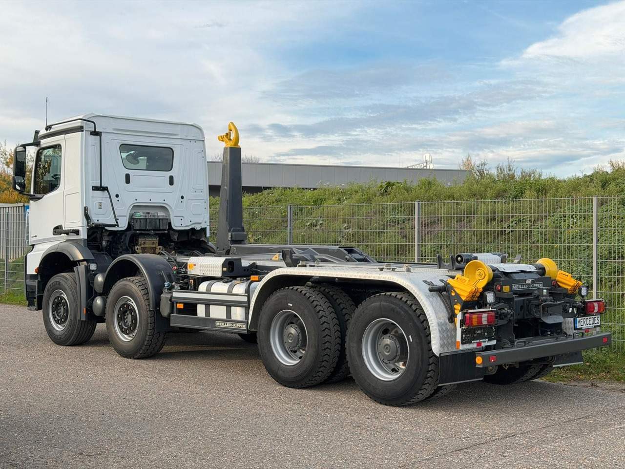 Mercedes-Benz 3748 8x4 Meiller RK30.65 | Funk | hydr.Container - Мултилифт с кука камион: снимка 3 Mercedes-Benz 3748 8x4 Meiller RK30.65 | Funk | hydr.Container - Мултилифт с кука камион: снимка 3