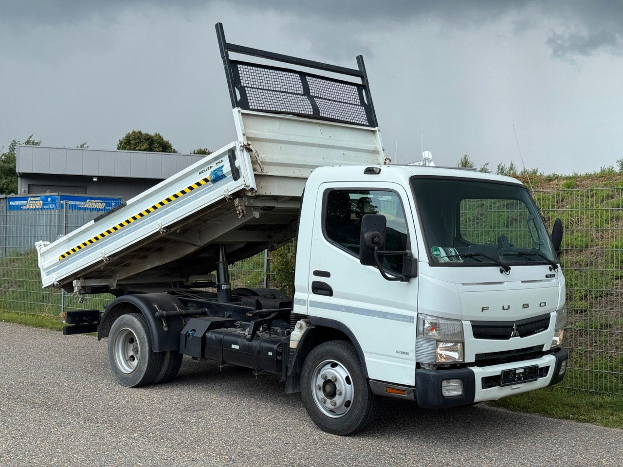 Mitsubishi 7C15 Fuso Canter 4x2 mit Meiller 3S. Kipper - Бус самосвал: снимка 1 Mitsubishi 7C15 Fuso Canter 4x2 mit Meiller 3S. Kipper - Бус самосвал: снимка 1