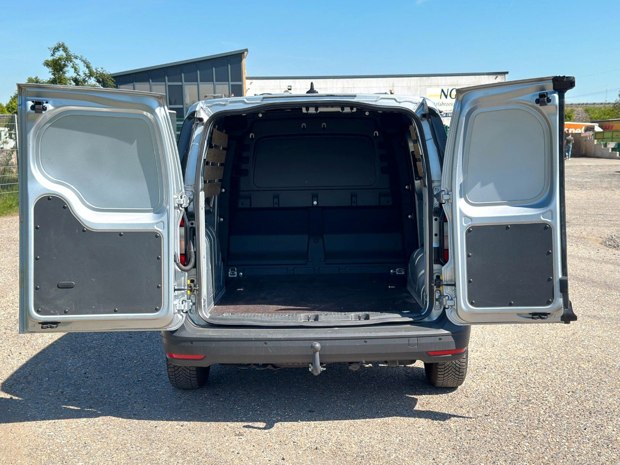 Volkswagen Caddy 4x2 | Klima | AHK | PDC | Spurhalteass. - Пътнически бус: снимка 5 Volkswagen Caddy 4x2 | Klima | AHK | PDC | Spurhalteass. - Пътнически бус: снимка 5