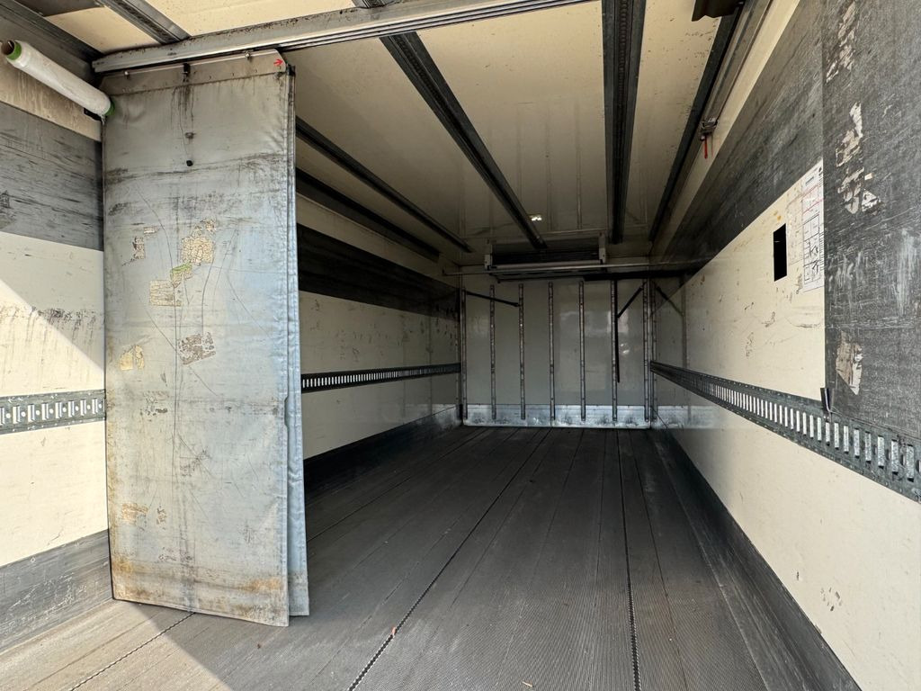 Рефрижератор камион Volvo FM 410 6X2 Kühlkoffer mit Carrier Diesel & Strom: снимка 18