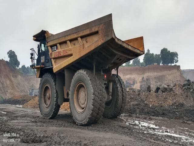 CAT 777E - Кариерен самосвал: снимка 2 CAT 777E - Кариерен самосвал: снимка 2