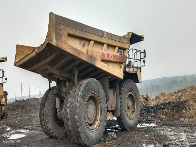 CAT 777E - Кариерен самосвал: снимка 3 CAT 777E - Кариерен самосвал: снимка 3