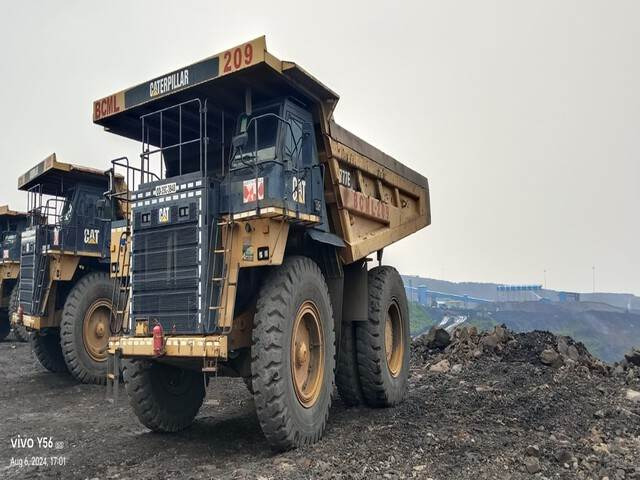 CAT 777E - Кариерен самосвал: снимка 1 CAT 777E - Кариерен самосвал: снимка 1