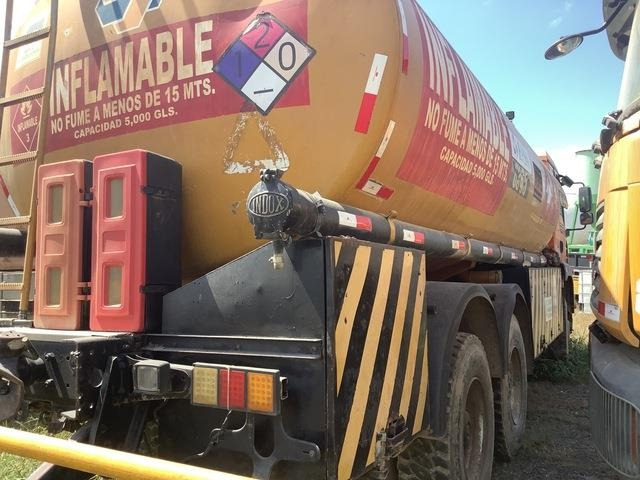 MAN 33.360-V20 - Камион цистерна: снимка 3 MAN 33.360-V20 - Камион цистерна: снимка 3