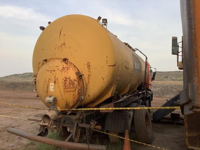 MAN 33.363 - Камион цистерна: снимка 3 MAN 33.363 - Камион цистерна: снимка 3