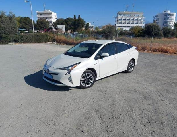 Toyota Prius Hybrid - Лек автомобил: снимка 1 Toyota Prius Hybrid - Лек автомобил: снимка 1