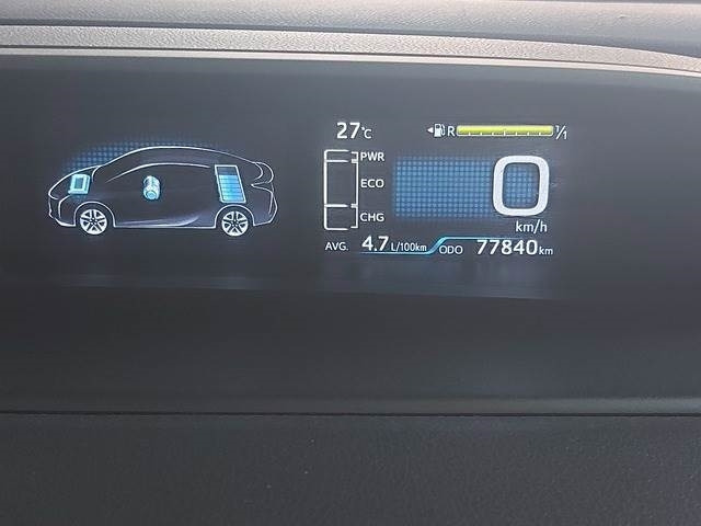 Toyota Prius Hybrid - Лек автомобил: снимка 5 Toyota Prius Hybrid - Лек автомобил: снимка 5