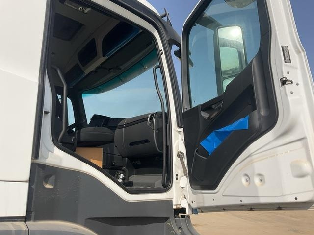 Шаси кабина Mercedes-Benz Arocs 4240: снимка 19