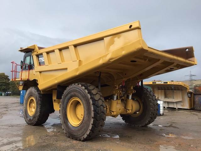 CAT 775D - Кариерен самосвал: снимка 2 CAT 775D - Кариерен самосвал: снимка 2