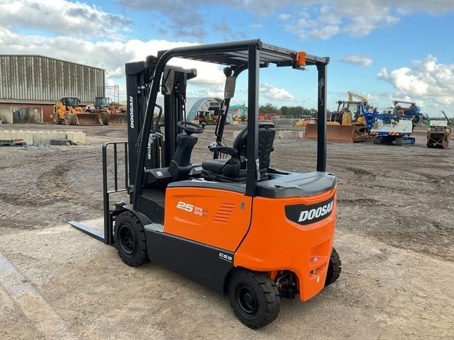 Doosan B25X-7 PLUS - Електрокар: снимка 2 Doosan B25X-7 PLUS - Електрокар: снимка 2