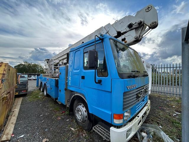 Volvo - Камион с кран: снимка 4 Volvo - Камион с кран: снимка 4