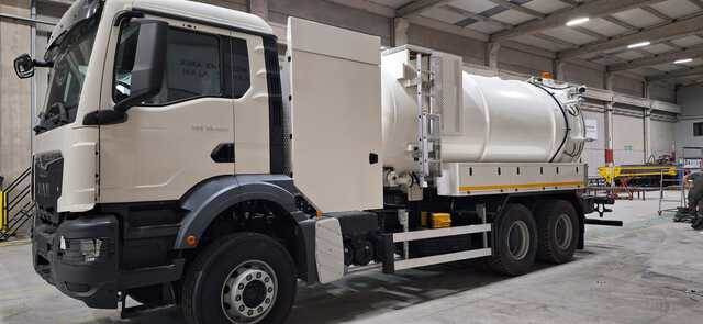 MAN TGS 33.400 Jetter - Каналопочистваща машина: снимка 1 MAN TGS 33.400 Jetter - Каналопочистваща машина: снимка 1
