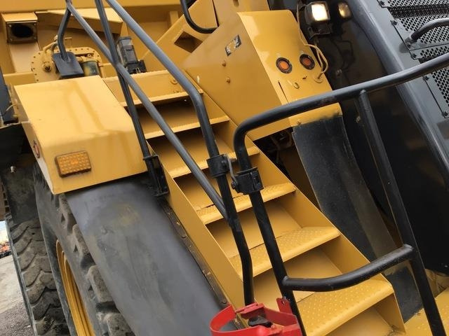 Кариерен самосвал CAT 777F: снимка 14 Кариерен самосвал CAT 777F: снимка 14