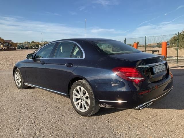 Mercedes-Benz E220D - Лек автомобил: снимка 2 Mercedes-Benz E220D - Лек автомобил: снимка 2