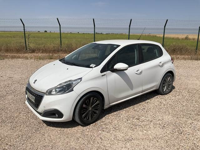 Peugeot 208 Signature PureTech 82 - Лек автомобил: снимка 1 Peugeot 208 Signature PureTech 82 - Лек автомобил: снимка 1