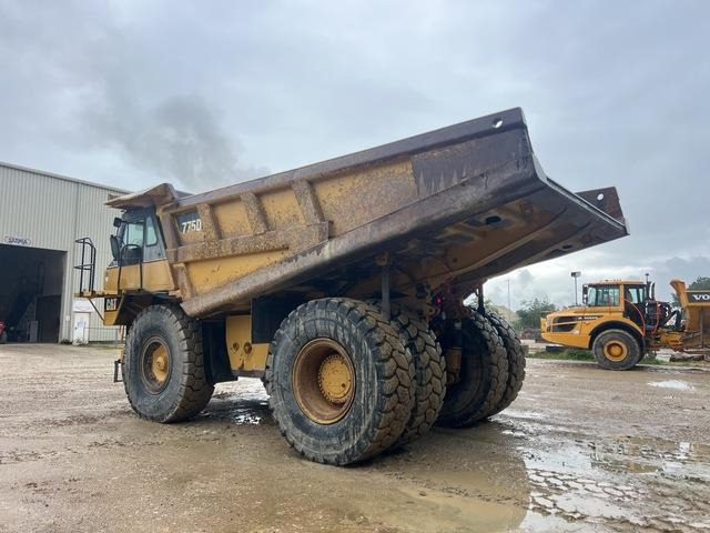CAT 775D - Кариерен самосвал: снимка 2 CAT 775D - Кариерен самосвал: снимка 2