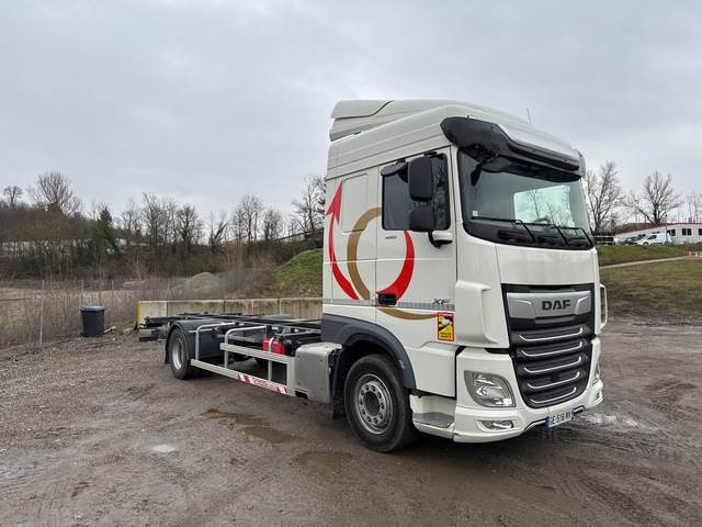 DAF XF450 - Контейнеровоз/ Сменна каросерия камион: снимка 4 DAF XF450 - Контейнеровоз/ Сменна каросерия камион: снимка 4