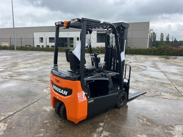 Doosan B15T-7 PLUS - Електрокар: снимка 3 Doosan B15T-7 PLUS - Електрокар: снимка 3