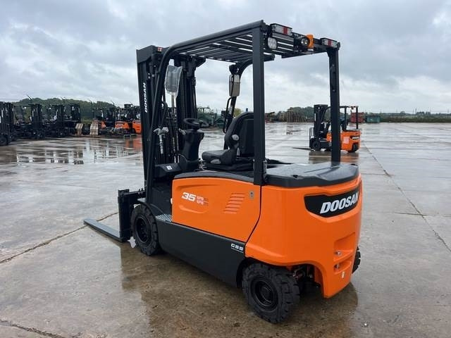 Doosan B35X-7 PLUS - Електрокар: снимка 2 Doosan B35X-7 PLUS - Електрокар: снимка 2