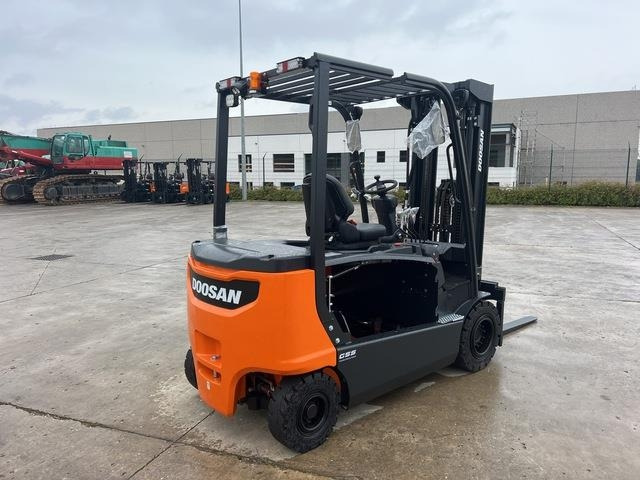 Doosan B35X-7 PLUS - Електрокар: снимка 3 Doosan B35X-7 PLUS - Електрокар: снимка 3