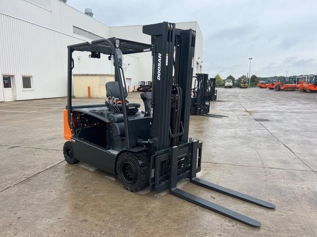 Doosan B35X-7 PLUS - Електрокар: снимка 4 Doosan B35X-7 PLUS - Електрокар: снимка 4