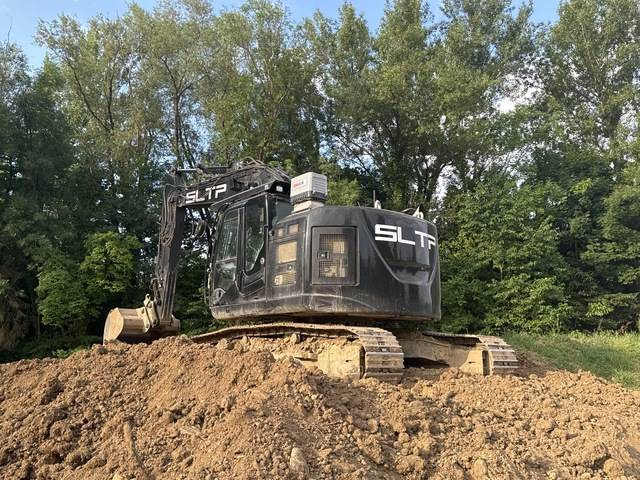 Hitachi ZX225USLC-6 - Верижен багер: снимка 3 Hitachi ZX225USLC-6 - Верижен багер: снимка 3