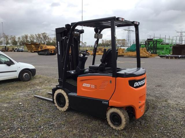 Doosan B25X-7 PLUS - Електрокар: снимка 2 Doosan B25X-7 PLUS - Електрокар: снимка 2
