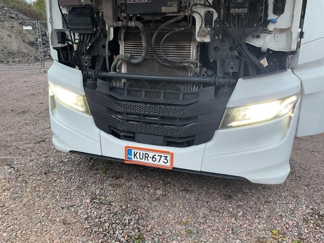 Влекач Iveco S-Way 460 LNG: снимка 15