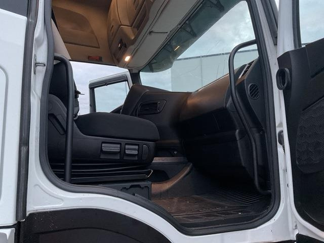 Влекач Iveco S-Way 460 LNG: снимка 18