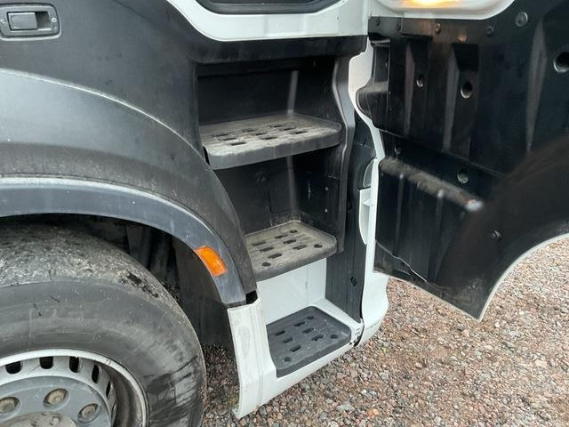 Влекач Iveco S-Way 460 LNG: снимка 19