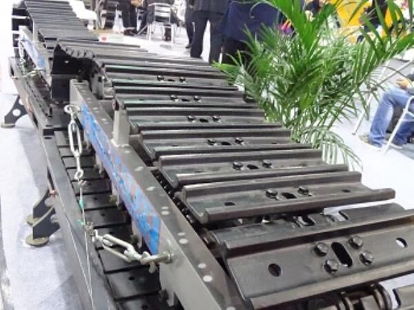 - Гумени/ Метални вериги за Багер: снимка 1 - Гумени/ Метални вериги за Багер: снимка 1