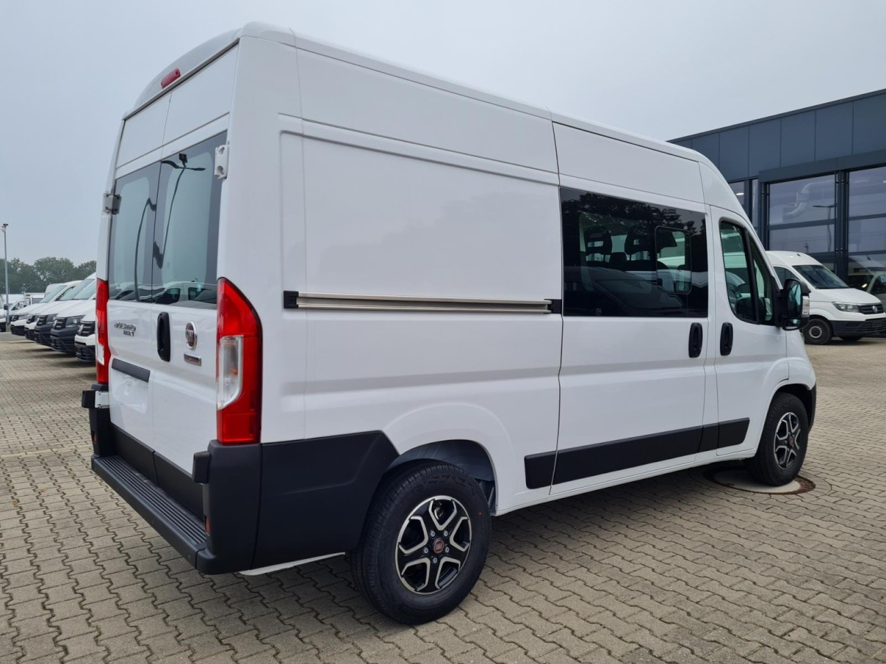 Fiat Ducato 35 Kasten Doka 7-Sitze 2x Schiebetür Maxi L2H2 - Товарен бус, Бус с двойна кабина: снимка 5 Fiat Ducato 35 Kasten Doka 7-Sitze 2x Schiebetür Maxi L2H2 - Товарен бус, Бус с двойна кабина: снимка 5