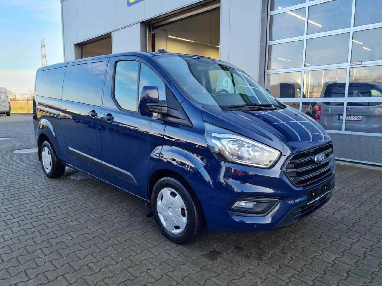 Ford Custom Kombi 320 L2 Trend 9 Sitze KLIMA PDC TEMP - Пътнически бус: снимка 3 Ford Custom Kombi 320 L2 Trend 9 Sitze KLIMA PDC TEMP - Пътнически бус: снимка 3