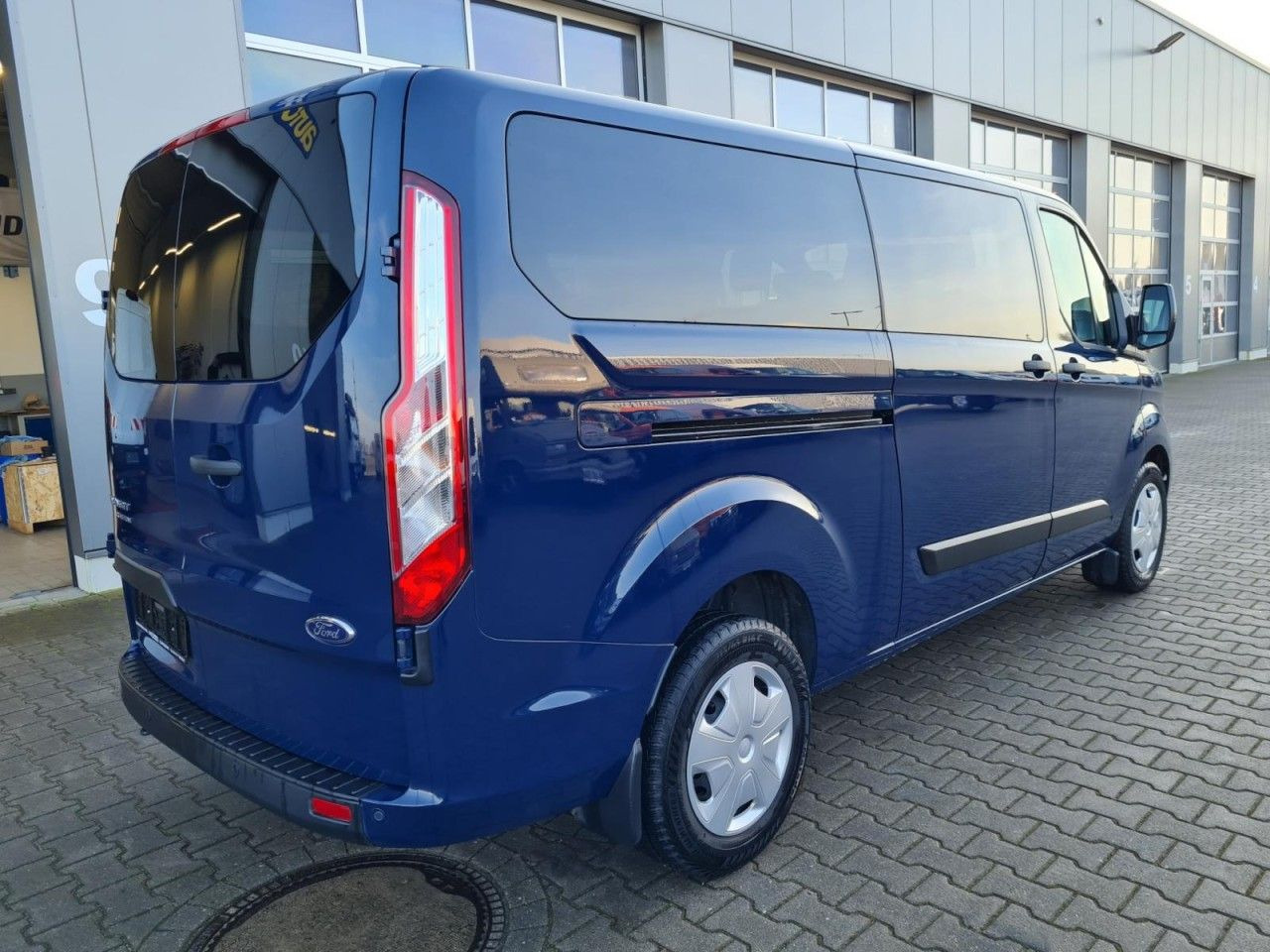 Ford Custom Kombi 320 L2 Trend 9 Sitze KLIMA PDC TEMP - Пътнически бус: снимка 4 Ford Custom Kombi 320 L2 Trend 9 Sitze KLIMA PDC TEMP - Пътнически бус: снимка 4