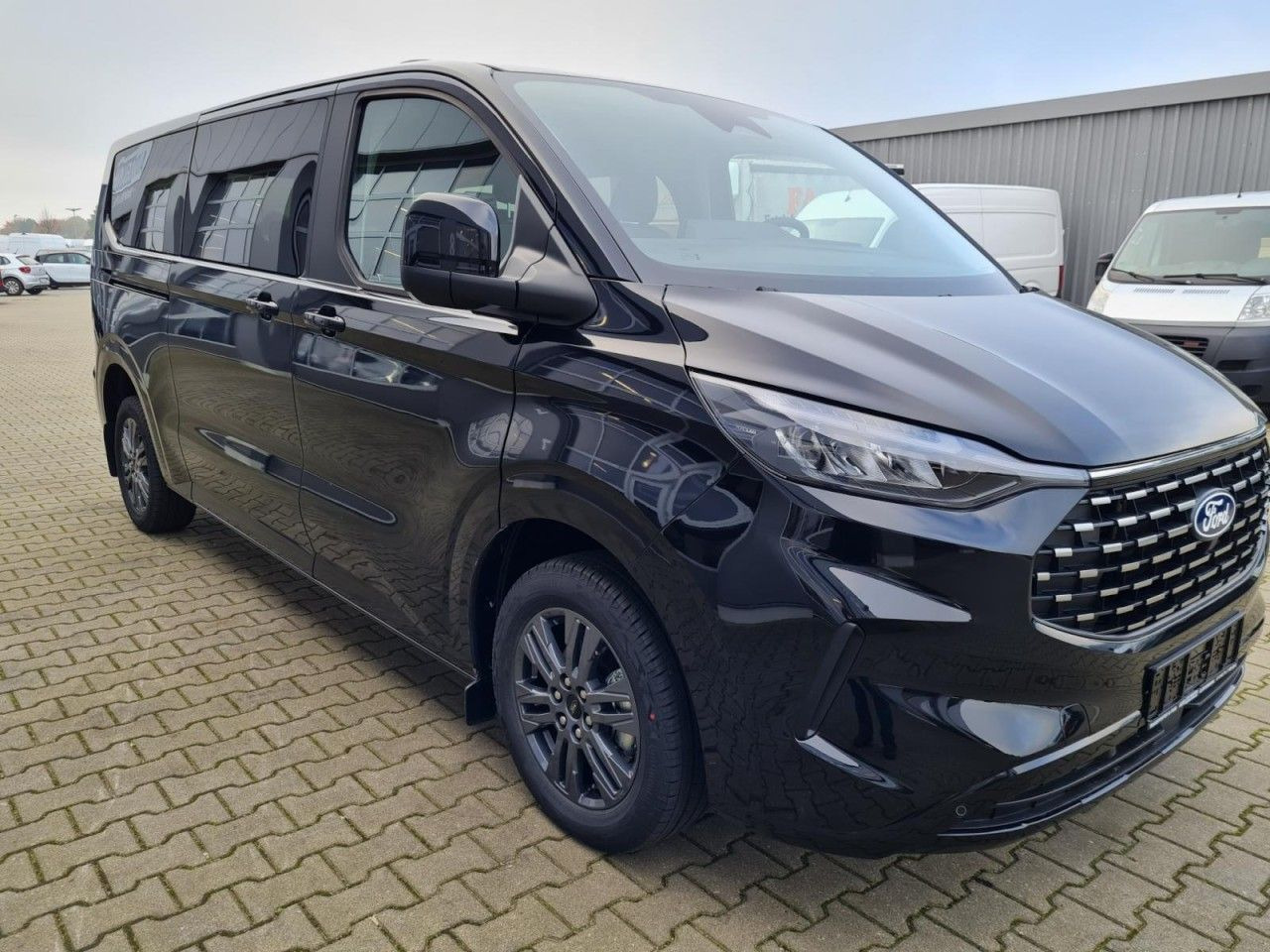 Ford Tourneo Custom 320 L2 Titanium 9 Sitze STANDHZ - Пътнически бус: снимка 3 Ford Tourneo Custom 320 L2 Titanium 9 Sitze STANDHZ - Пътнически бус: снимка 3