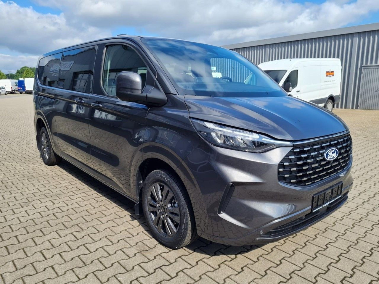Ford Tourneo Custom 8 Sitze 320 L2 Titanium LED AUTOM - Пътнически бус: снимка 3 Ford Tourneo Custom 8 Sitze 320 L2 Titanium LED AUTOM - Пътнически бус: снимка 3