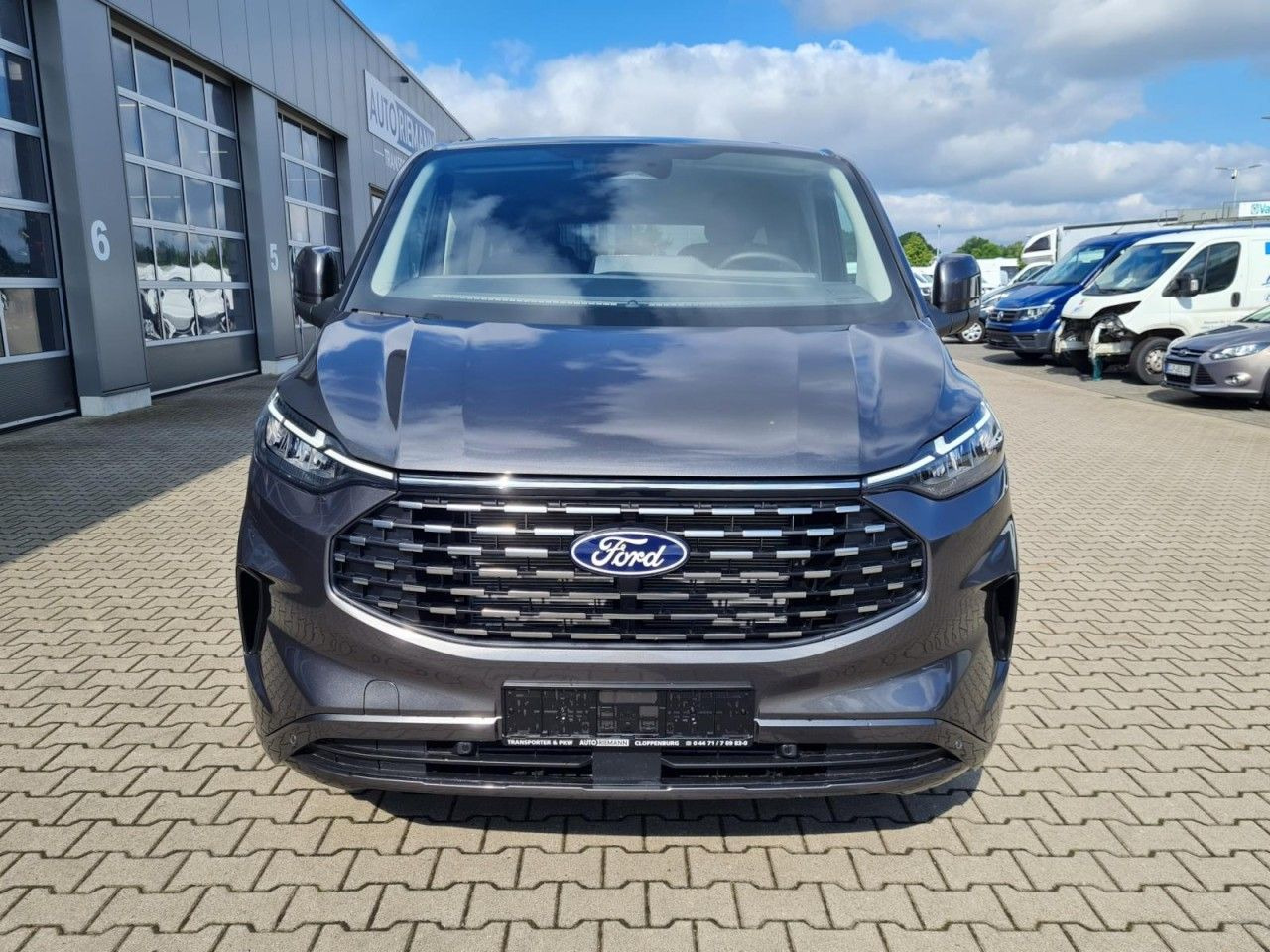 Ford Tourneo Custom 8 Sitze 320 L2 Titanium LED AUTOM - Пътнически бус: снимка 2 Ford Tourneo Custom 8 Sitze 320 L2 Titanium LED AUTOM - Пътнически бус: снимка 2