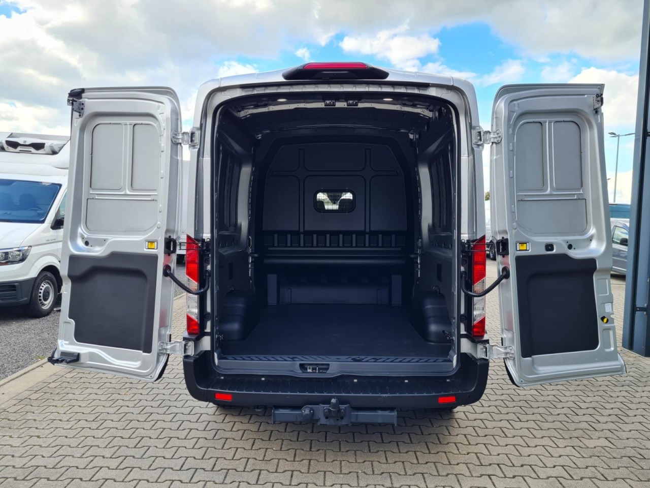 Ford Transit 3,5t Kasten Doka TDCi L3 Trend AHK PDC KAMERA - Товарен бус, Бус с двойна кабина: снимка 5 Ford Transit 3,5t Kasten Doka TDCi L3 Trend AHK PDC KAMERA - Товарен бус, Бус с двойна кабина: снимка 5