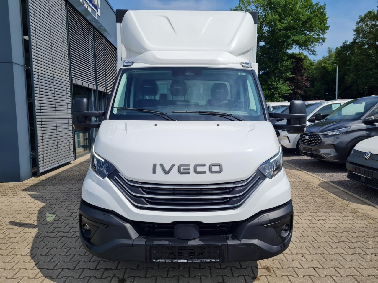 Iveco DAILY 35S18 Koffer Automatik ALU KAMERA NAVI TEMPOMAT - Лекотоварен автомобил фургон: снимка 2 Iveco DAILY 35S18 Koffer Automatik ALU KAMERA NAVI TEMPOMAT - Лекотоварен автомобил фургон: снимка 2
