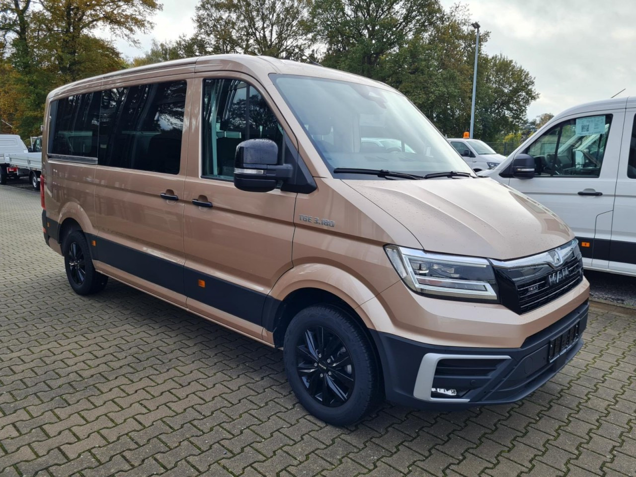 MAN Man TGE 3.180 TDi Kombi 9 Sitze ALU KAMERA LED LEDER Sonderumbau - Микробус, Пътнически бус: снимка 3 MAN Man TGE 3.180 TDi Kombi 9 Sitze ALU KAMERA LED LEDER Sonderumbau - Микробус, Пътнически бус: снимка 3